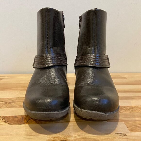 Clarks Collection Soft cushion Brown  Ankle Boots With Side Zipper size 5 harnes - Picture 5 of 15